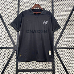 CAMISETA OLYMPIQUE DE MARSEILLE EDICIÓN ESPECIAL 24/25 NEGRA - (HOMBRE)